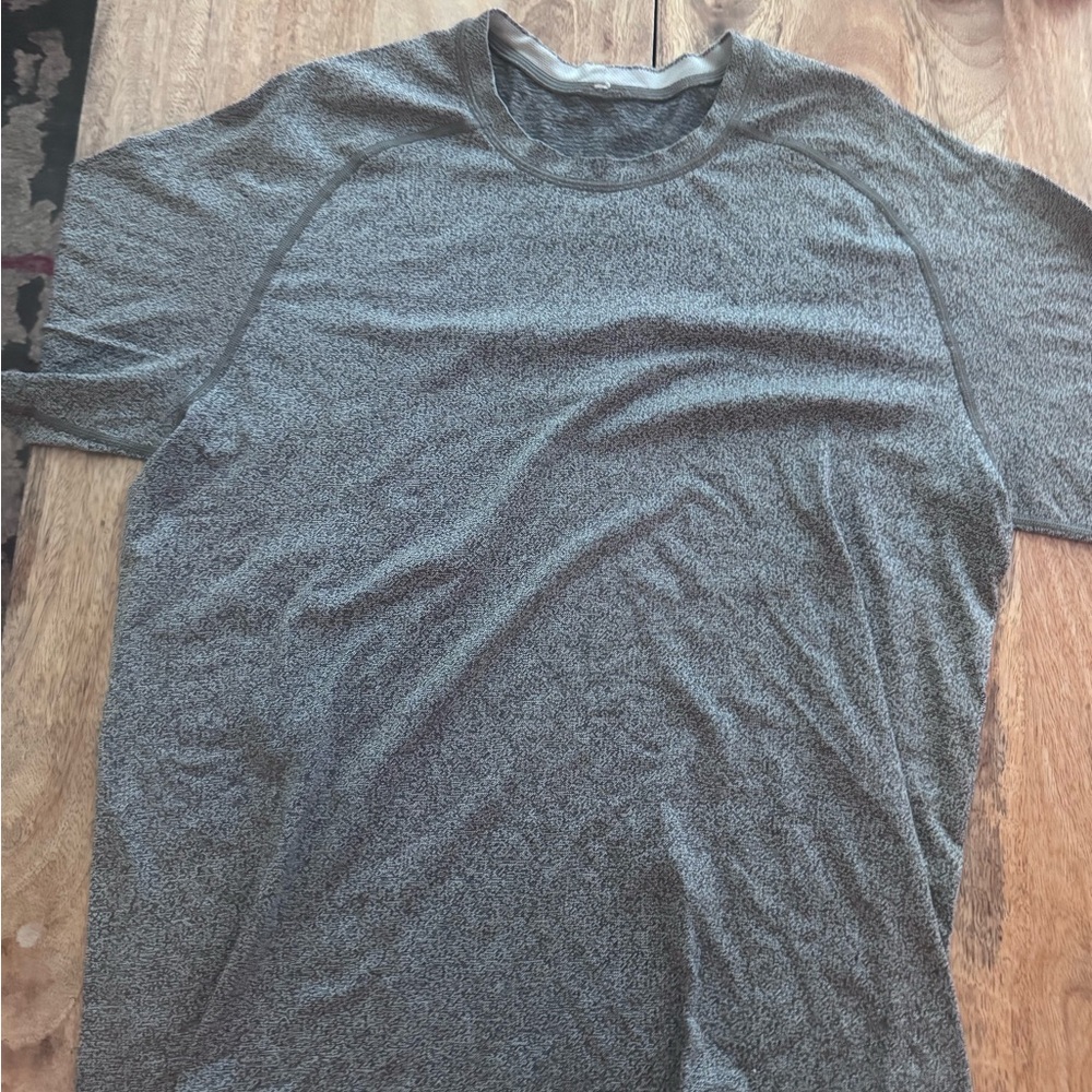 lululemon athletica Heathered Gray Short Sleeve Tee